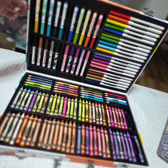 CRAYOLA CRAYON MARKER COLORED PENCIL CASE - Picture 4 of 4